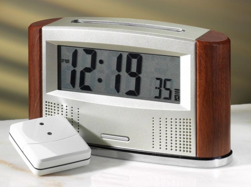Retro Radio Controlled Talking Calendar Clock with In/Out Thermometer